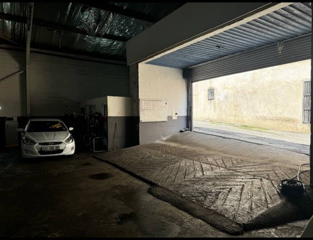 180M² WAREHOUSE TO LET IN WINDERMERE